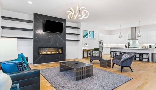 Charlotte's Modern Luxe Home - Your Stylish Haven