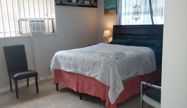 Charming 1-bedroom house with AC and WiFi in pleasant Downtown West Palm Beach