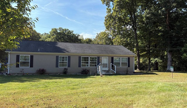 Charming 1-bedroom house in Bloomington 6 min from campus. with all amenities