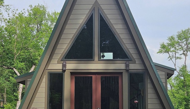 Charming 2-bedroom A-frame cabin on Bonner Creek, near Bogue Chitto State Park