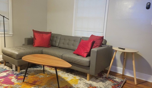 Charming 2-bedroom bungalow in lovely Greensboro 4min walk to Collisuem