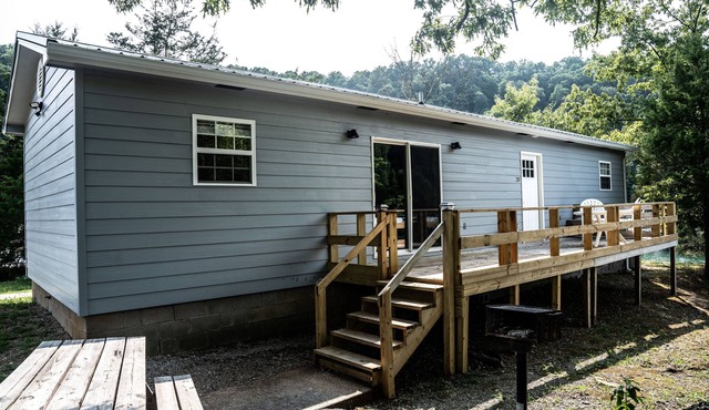 Charming 2-bedroom Duplex in Albany, KY on Dale Hollow Lake with Slip #20