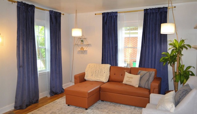 Charming 2-bedroom house with WiFi & AC near uptown Charlotte