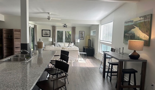 Charming 2-bedroom house with Broad River view!