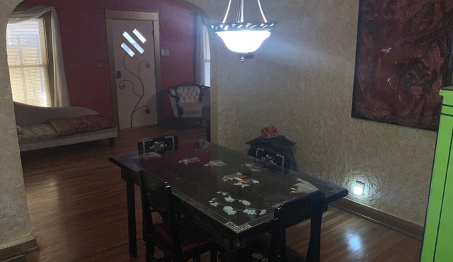 Charming 2-bedroom house with fitness room and AC in Toledo