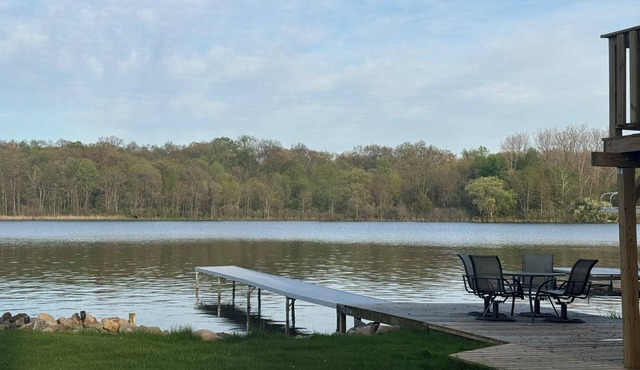 Charming 2-bedroom lake cottage on all sports Long Lake lake in Union MI