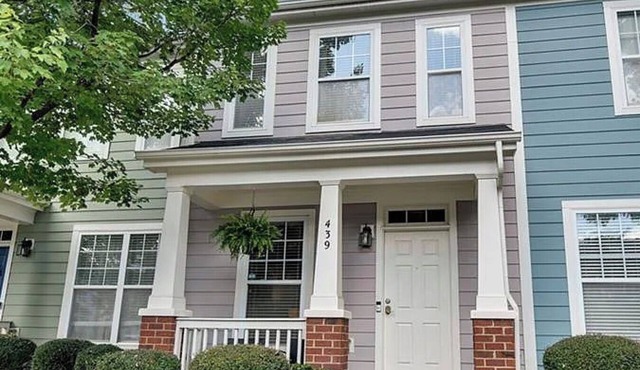 Charming 2 bedroom townhome, on greenway & walking distance to stadiums/uptown