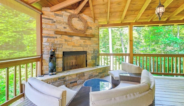 Charming 3-bedroom cottage Cashiers fiber WiFi w/1,200 sq ft outdoor space