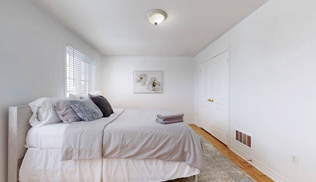 Charming 4-bed Home Away From Home in Brampton, ON in brampton