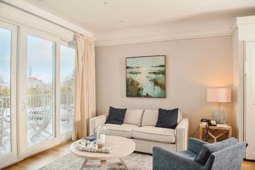 Charming Captain Suite 204 in Bay Harbor, perfect for couples with a cozy vibe.