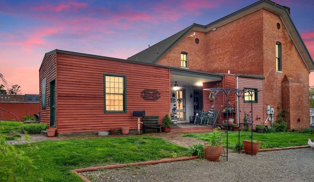 Charming Carroll Cottage in Historic Downtown Glasgow, KY