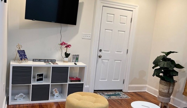 Charming cottage in enjoyable New Orleans with AC, WiFi
