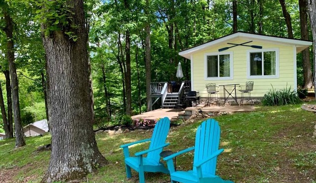 Charming Cottage with Fire Pit and Barbecue in Cadiz, Kentucky