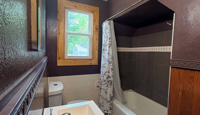 Charming East Memphis Getaway