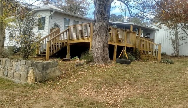 Charming Farmhouse Glamping Cabin in Sparta, Tennessee
