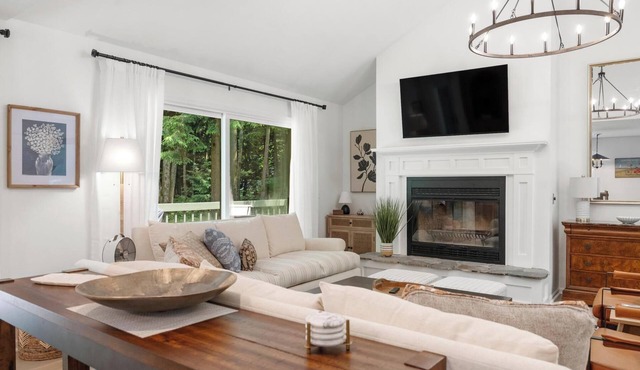 Charming Home in Harbor Springs Close to Town and Skiing