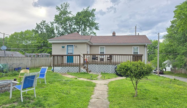 Charming house with a large yard in lovely Holly Hills, St. Louis