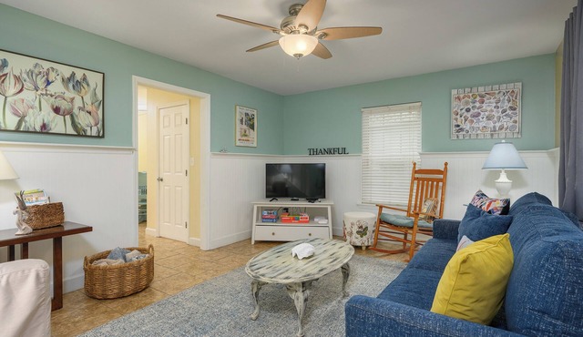 Charming Port Royal Duplex – Walk to Shops, Dining & Sands Beach