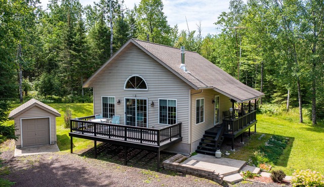 Charming & Private 2 BR Cabin on 9 Acres; Lake Access 1/4mi. Away, Ample Parking