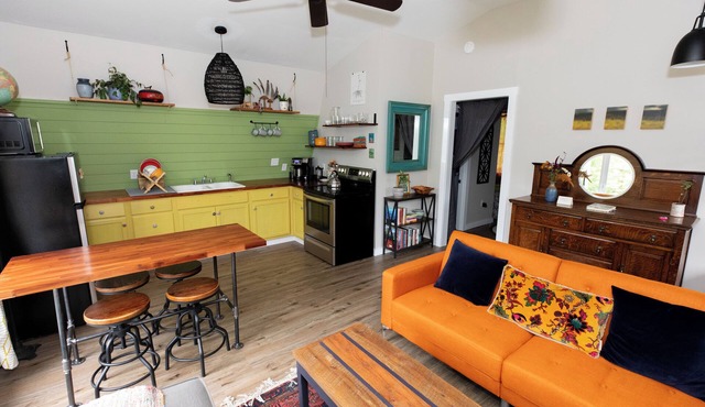 Charming studio near National Forest trails; convenient to downtown Asheville