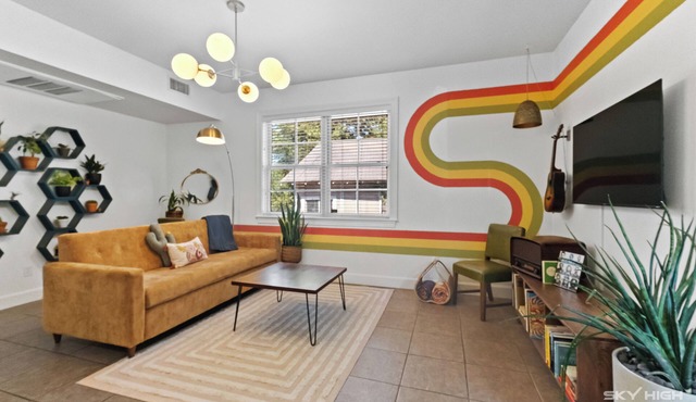 Charming Urban Retreat near Dickson St.