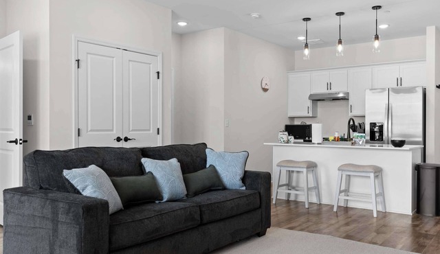 Chattanooga Getaway-Sleek 2BR at The Poplin
