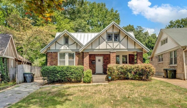 Cheerful midtown home with 2 bedrooms and 1 bath