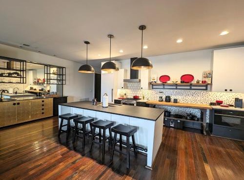 Cherry Street Luxury Apartment