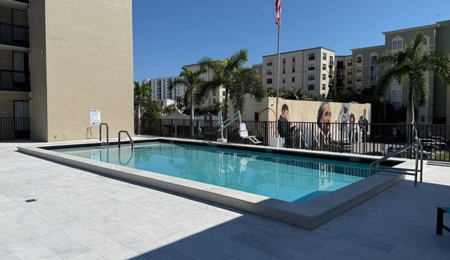 Chic Downtown Haven near Hollywood Beach Broadwalk! 2 Relaxing Units! Breakfast!