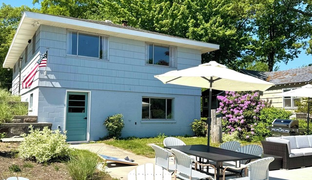 Chic Lakefront Home
