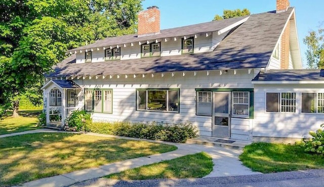 Classic 1920 cottage, huge lot, loads of parking, boat dock, fire pit, private.