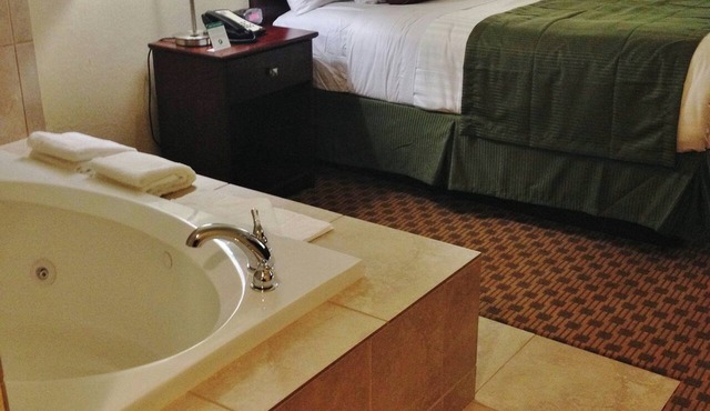 Cobblestone Hotel & Suites – Broken Bow