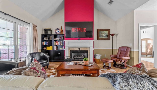 Columbus 4BR Getaway w/Hot Tub Close to Ft Moore