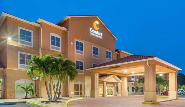 Comfort Inn & Suites Fort Myers Airport