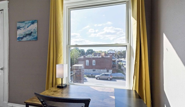 Comfortable 2BR Stay with Dedicated Workspace & Yard