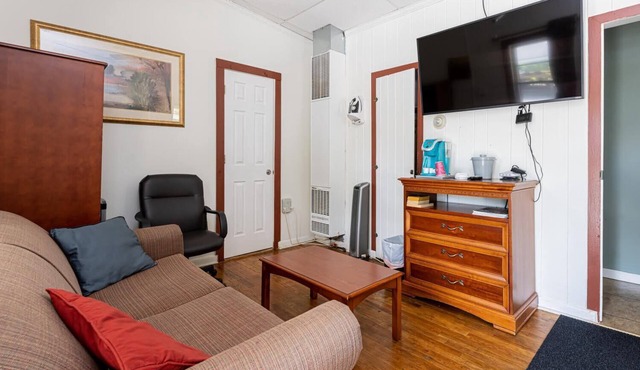 Comfortable Queen Room l Near Downtown