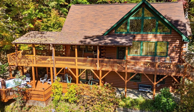 Copper Mountain Retreat | Pet-Friendly Cabin + Hot Tub, Games + Biltmore Pass