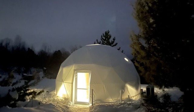 Cosmic Intimacy: Geodesic Dome Escape for Couples in a Dreamy Michigan Setting