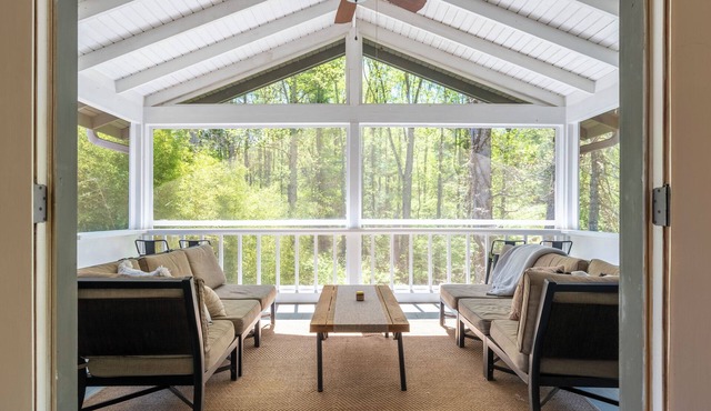 Cottage - 15 min to AVL - Creek, Hot Tub, Fire Pit