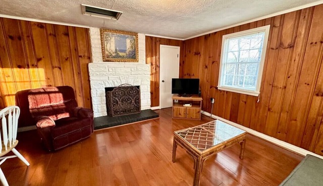 Cottage 4- Lee’s Ford Marina