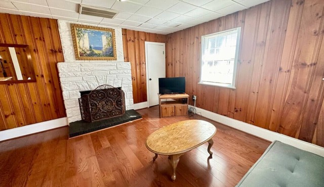 Cottage 8- Lee’s Ford Marina