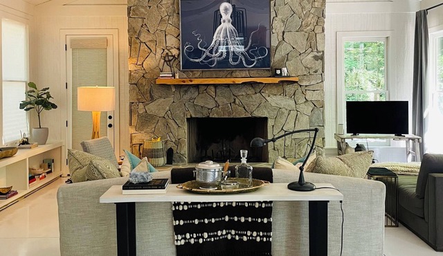 Cottage Life in the heart of South Park. Lovely, private retreat for getaway.