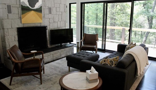 Couples Retreat - Secluded Mountain Home Minutes From Main Street!