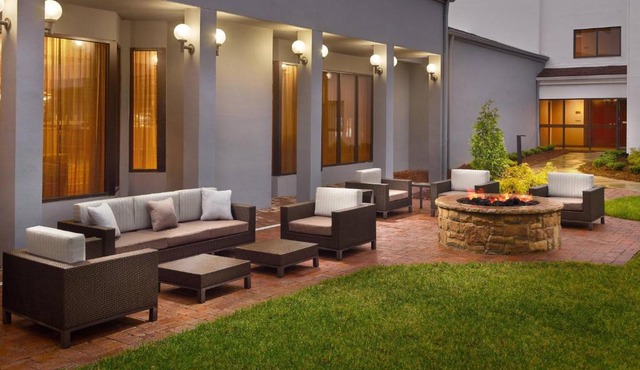 Courtyard Charlotte SouthPark