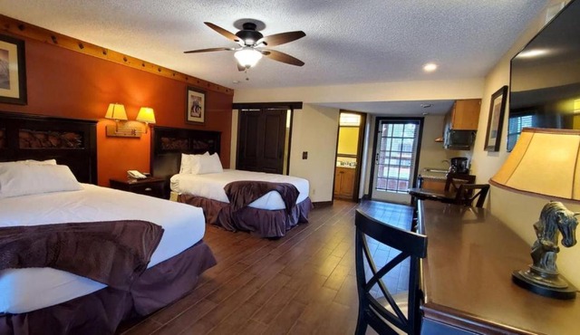 COURTYARD SUITE steps to Pool and Rodeo! 257