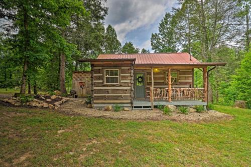 Covered Deck & Fire Pit: Smoky Mountain Cabin