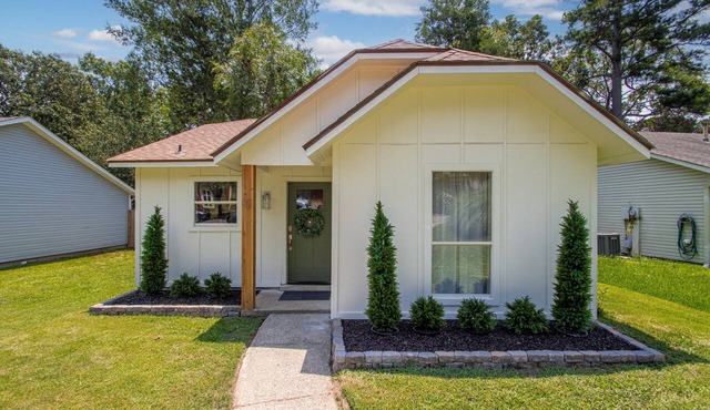 Cozy 1-bedroom cottage with dedicated office space