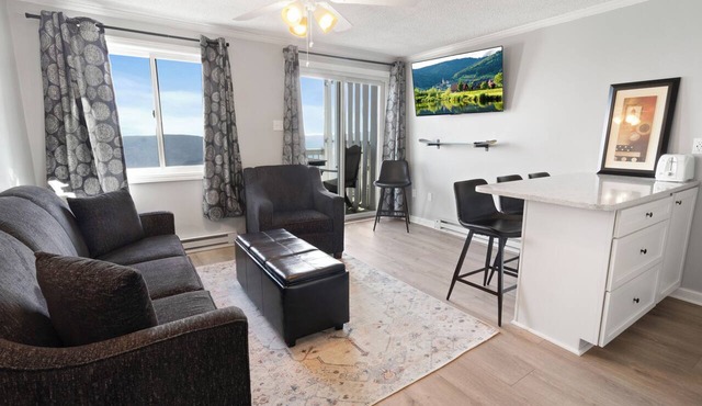Cozy 1-BR condo w/AC, ski-in/ski-out, in Snowshoe, right by Ballhooter Lift