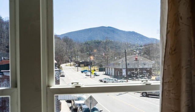 Cozy 1Bdrm Apartment Above Old Orchard Creek General Store