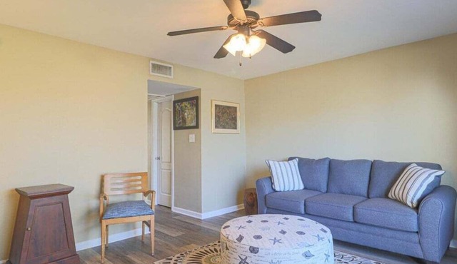 Cozy 2 Bd/1.5 Bth 2-Story Condo